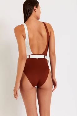 Maillot De Bain 1 Pièce Bi-couleur Marron Et Blanc MARIETA AUKANA 14 Maillot De Bain 1 Pièce Bi-couleur Marron Et Blanc MARIETA AUKANA -Funky Trunks Soldes 20e marieta corales 41n38 dos
