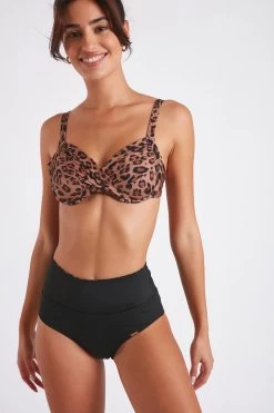 Maillot De Bain 2 Pièces Imprimé Léopard Saskia & Andra Badana 15 Maillot De Bain 2 Pièces Imprimé Léopard Saskia & Andra Badana -Funky Trunks Soldes 22e saskia c badana zgy78 andra badana zgy78 dev5